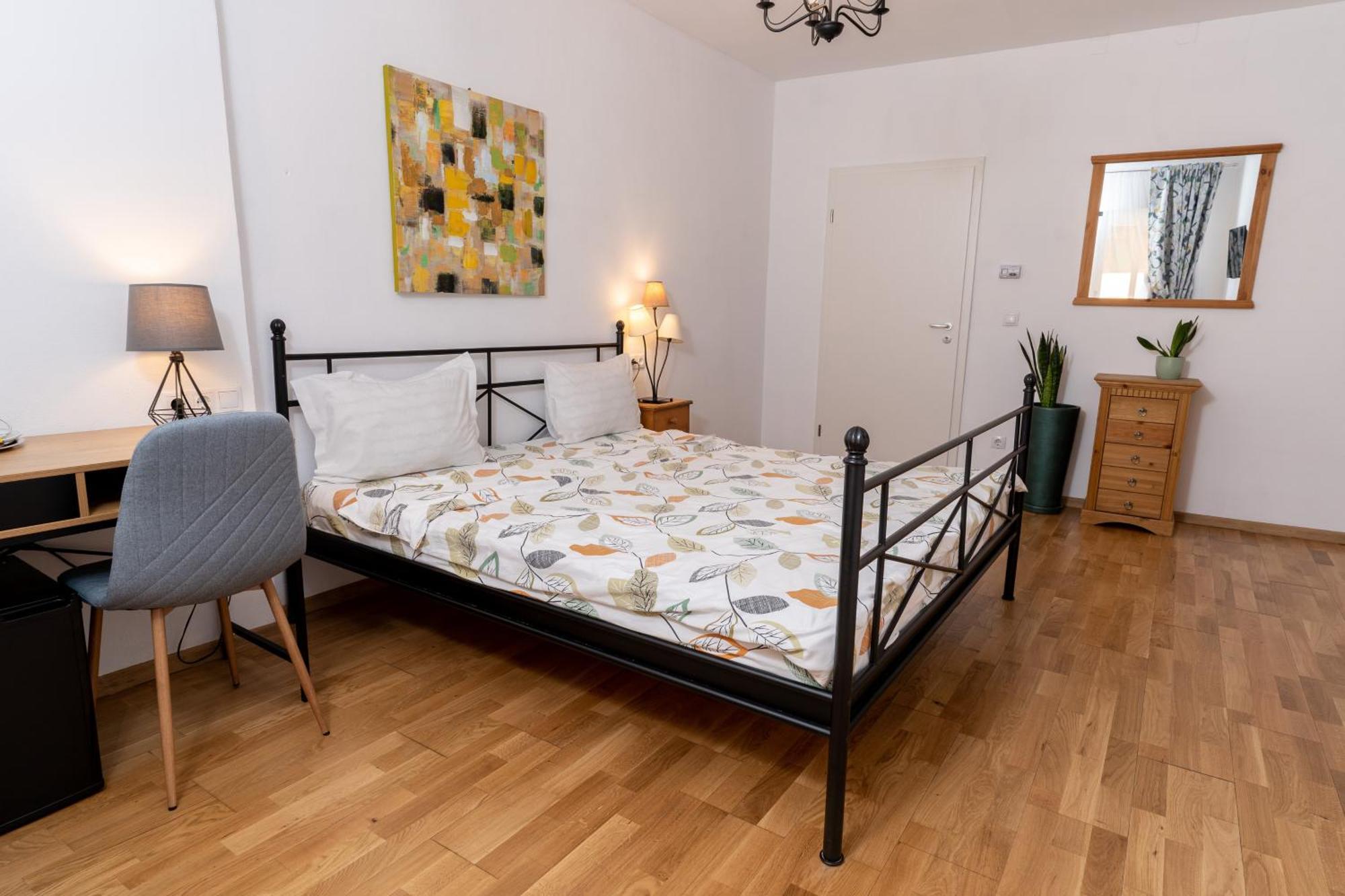 Downtown Apartment *